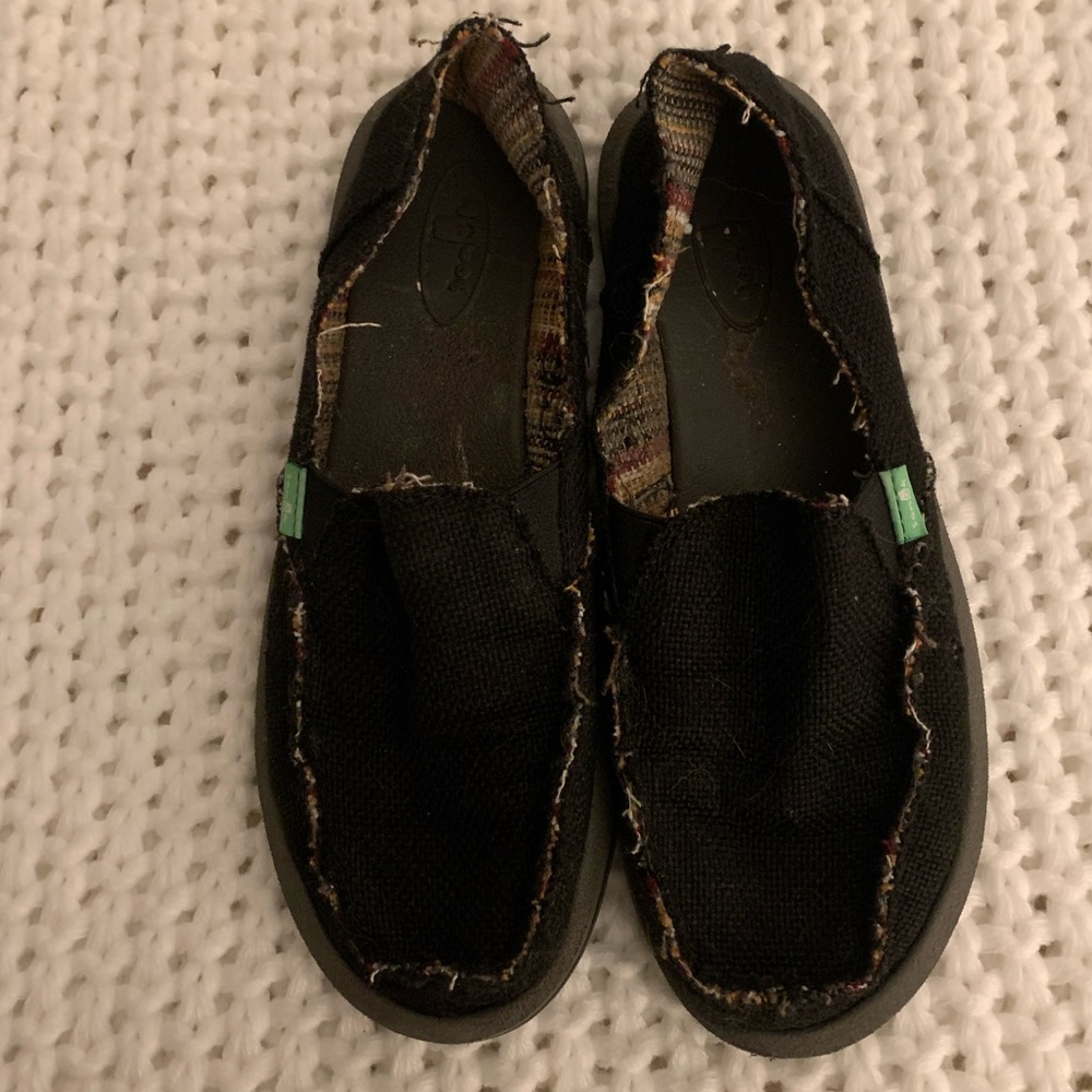 Black sanuk